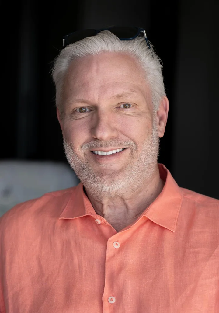 David Johnson, pacient de Physio Wellness compartint la seva experiència amb el tractament rebut